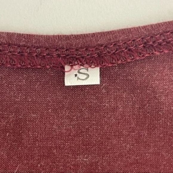 Resting Beach Face maroon white tank top sz small - Picture 5 of 5